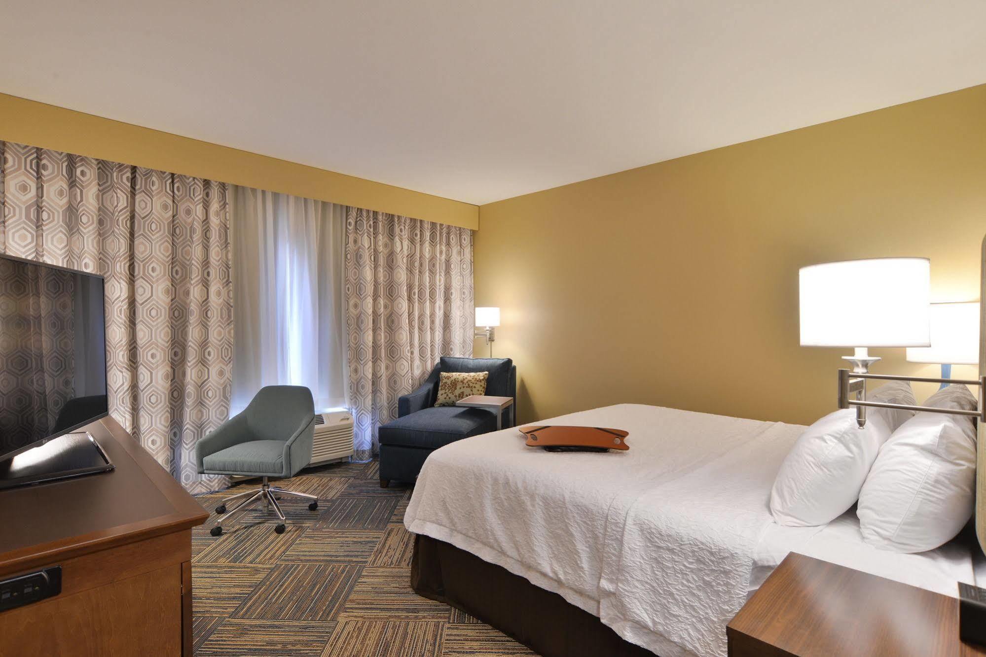 Hampton Inn & Suites Chippewa Falls Exterior photo
